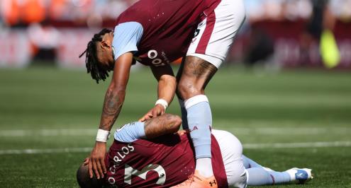 أستون فيلا يعلن إصابة دييجو كارلوس.. وغيابه لفترة طويلة